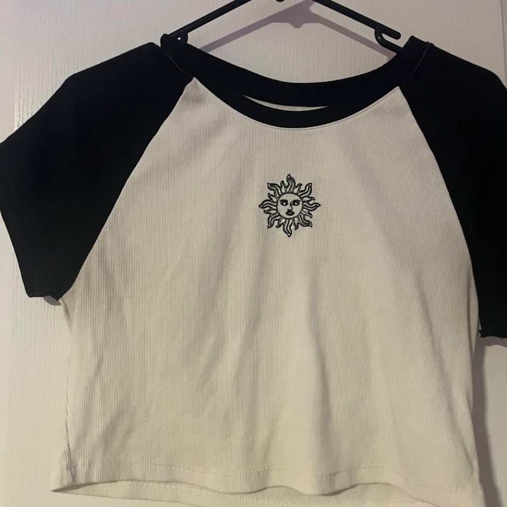 Aeropostale Women's Black and White Baby-Tee